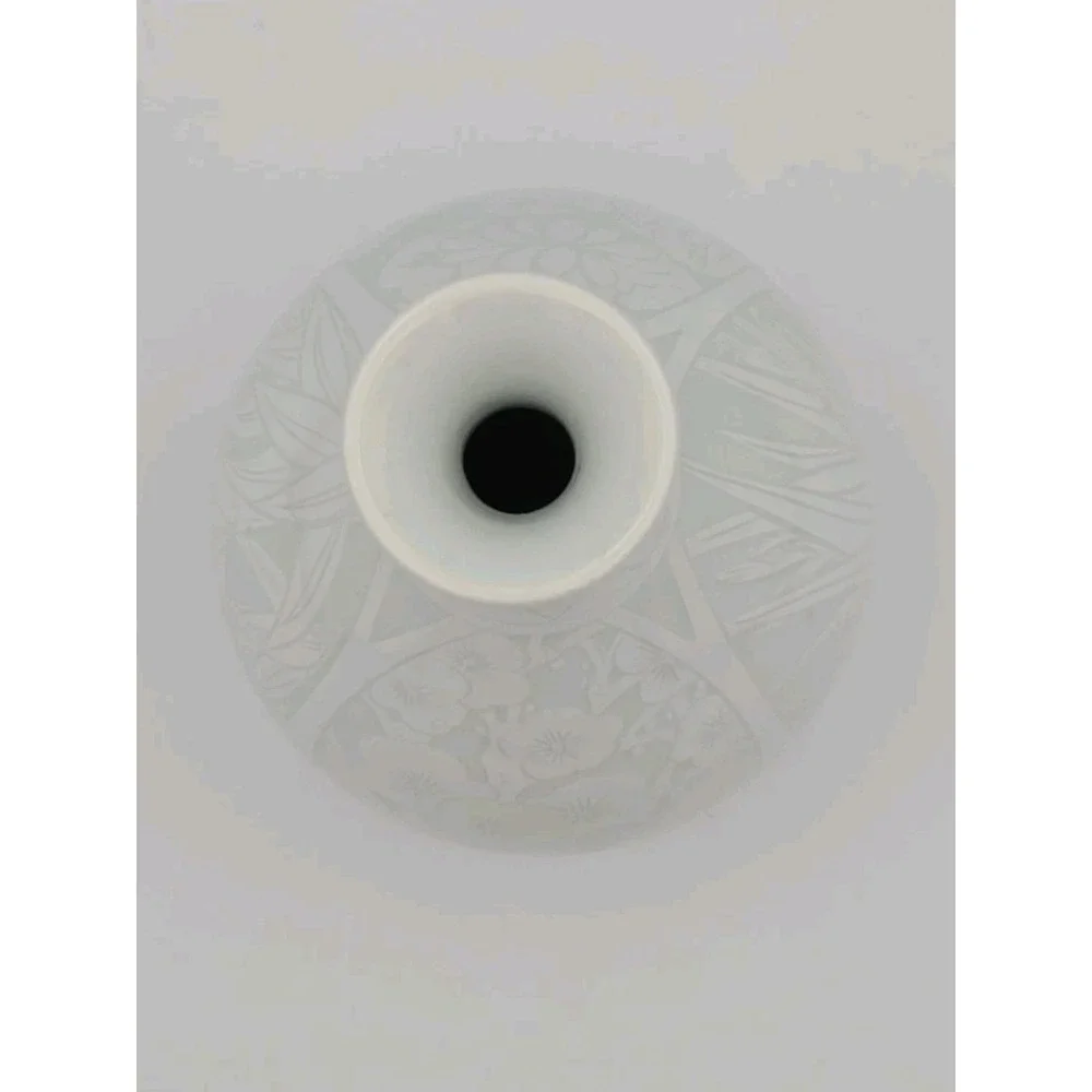 Chinese Porcelain Vases Pair White Glazed‎ Floral Ming Mark Reproduction Decor